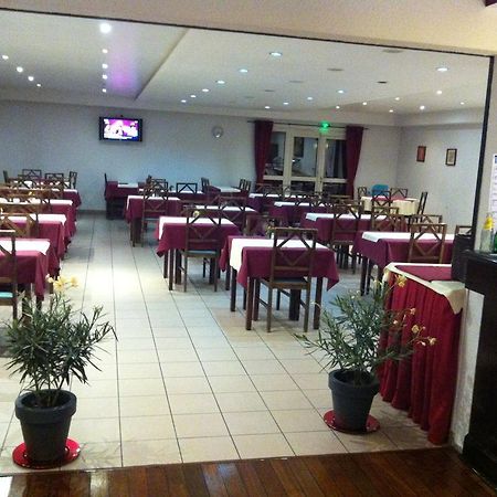 Comfort Hotel Poissy Technoparc Екстериор снимка
